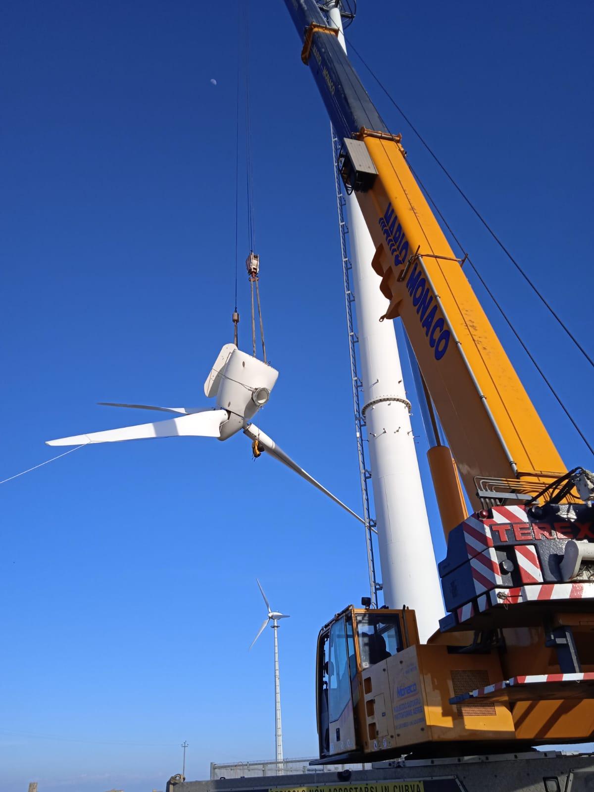 Scopri di più sull'articolo Montaggio navicella eolica con autogru TEREX DEMAG AC 80