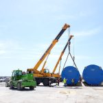 sollevamento e scarico serbatoi in acciaio