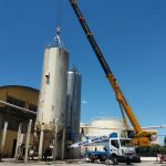 sollevamento serbatoi autogru fratelli Monaco